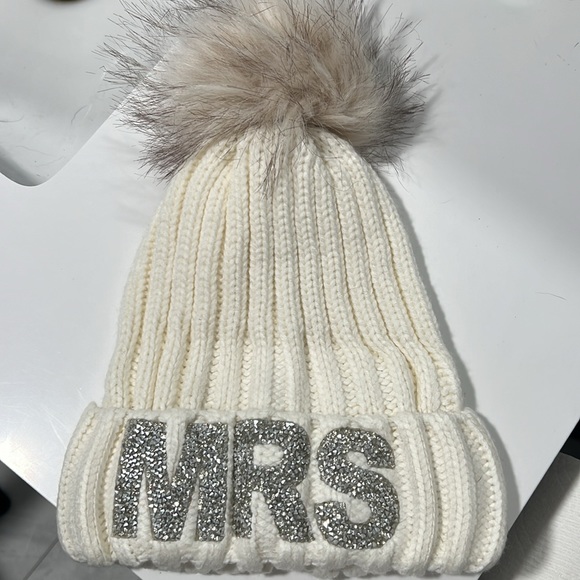 MRS winter beanie hat - Picture 3 of 3